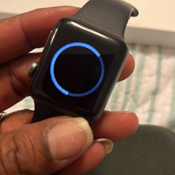 Series 3 Apple Watch 38 mm Case black sports band excellent condition box includ - Picture 13 of 16